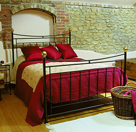 metalni sa ležaj sa jastucima