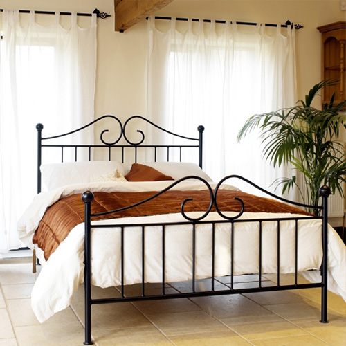 kreveti sa metalnim ramom