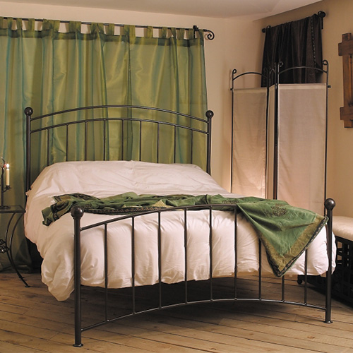 kreveti sa metalnim ramom