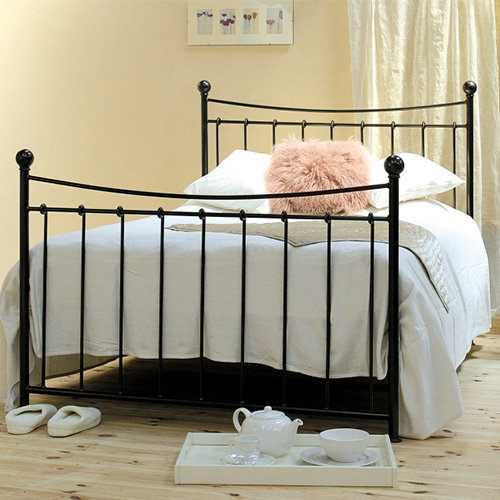 kreveti sa metalnim ramom