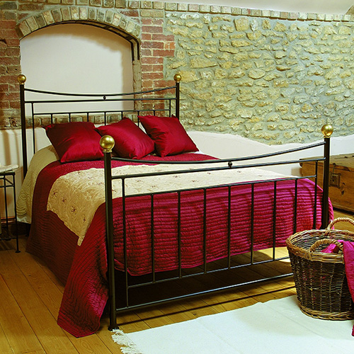 kreveti sa metalnim ramom