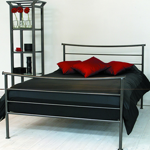 kreveti sa metalnim ramom