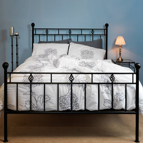 kreveti sa metalnim ramom