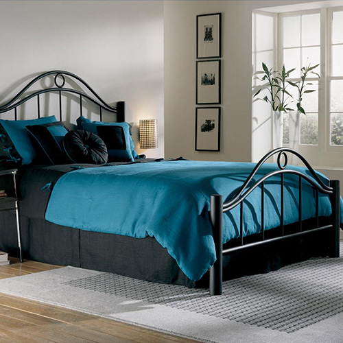 kreveti sa metalnim ramom