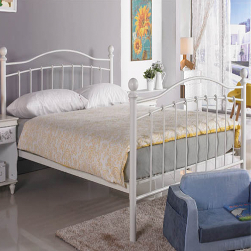 kreveti sa metalnim ramom