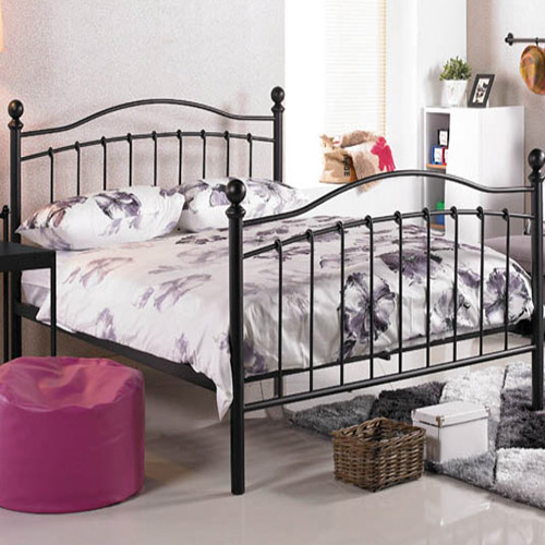 kreveti sa metalnim ramom