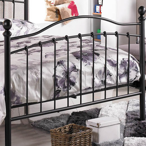 kreveti sa metalnim ramom