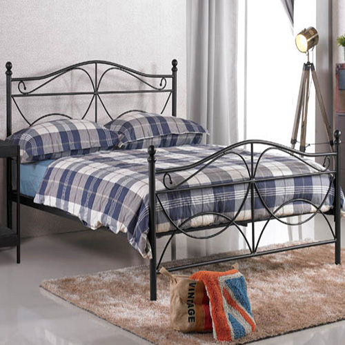 kreveti sa metalnim ramom