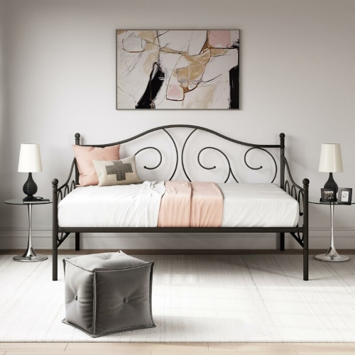 kreveti sa metalnim ramom